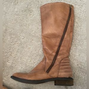 Tan cowboys style tall boots! Good condition